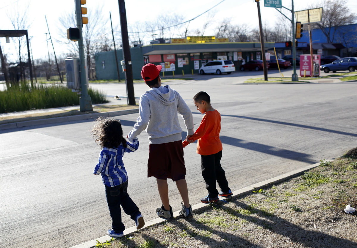In Jubilee Park, many residents cross busy streets to get to their main source of food: the corner store. The nearest groceries are separated by Interstate 30 and Fair Park. Photo/Lara Solt