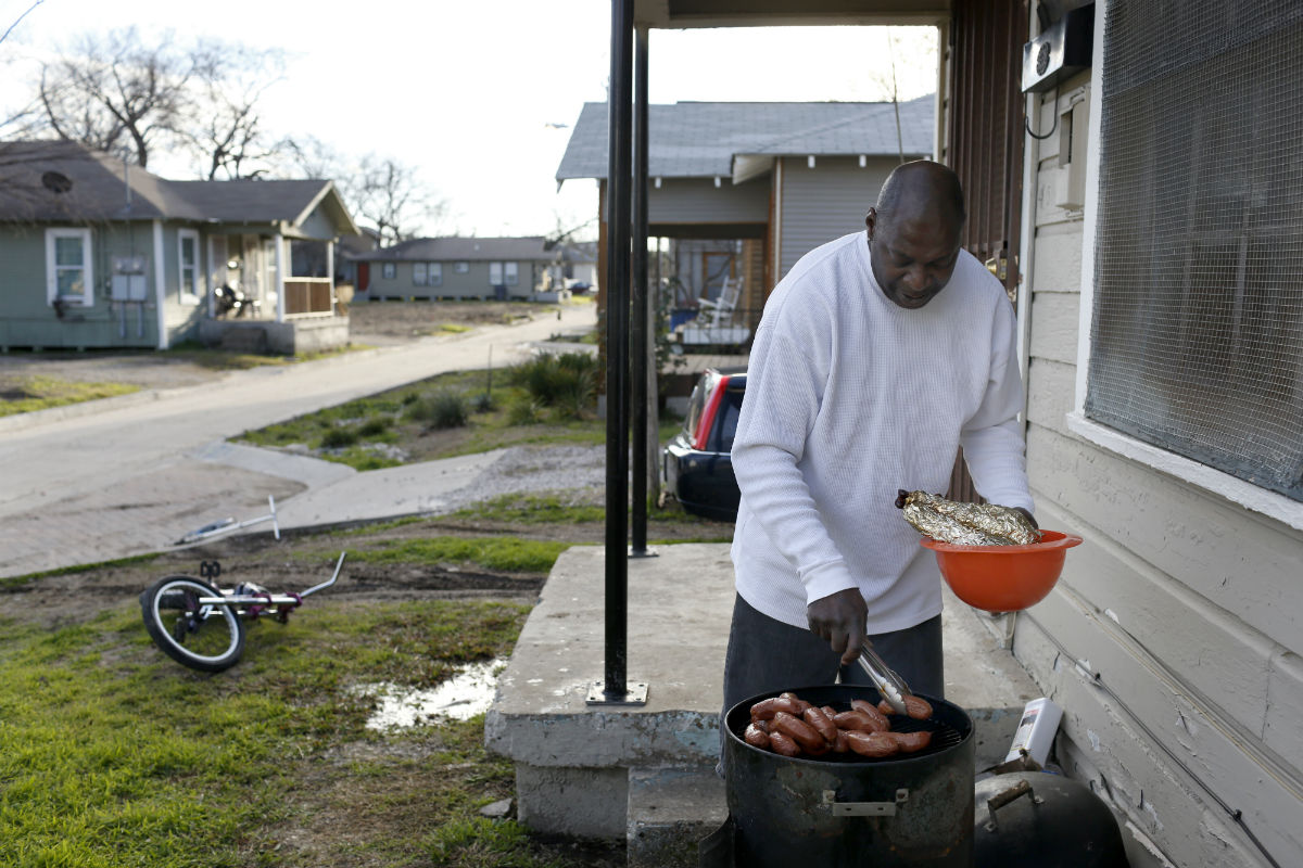 Marcus Williams grills food outside his home in Jubilee Park in Dallas. Photo/Lara Solt
